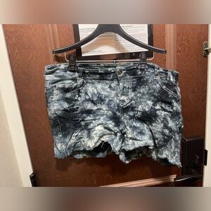 Stretchy Denim Piper Black Tie-Dye Jean Shorts Size 22W